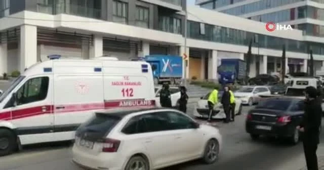 Feci kaza kamerada: 30 metre sürüklenip aracın altına girdi