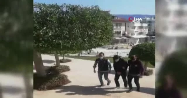 Filyasyon ekibinin şoförü uyuşturucu satarken yakalandı
