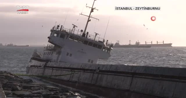 Gemi batmasın diye halatla taşlara bağlandı