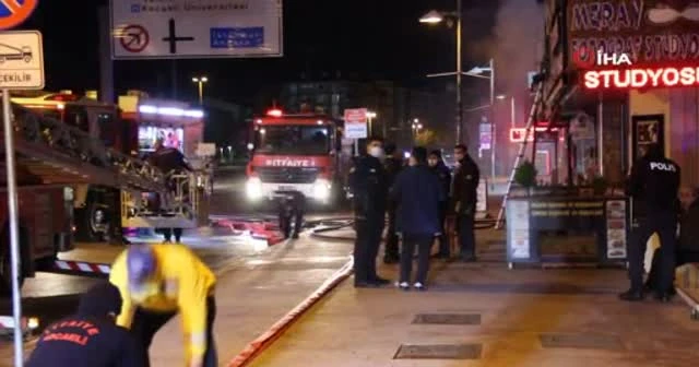 İş yerinde çıkan yangın bina sakinlerini sokağa döktü