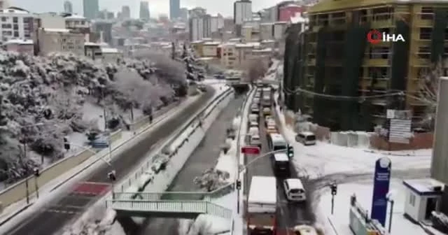 İstanbul'da kar trafiği havadan görüntülendi