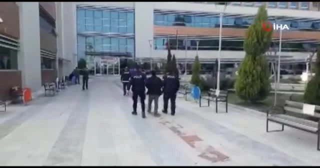 İzmir'de polisin bulduğu 17 yaşındaki kız ailesine teslim edildi