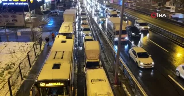 Kar Avcılar’da trafiği durma noktasına getirdi