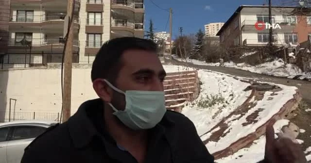 Karda kayan çocuk aracın altında kaldı