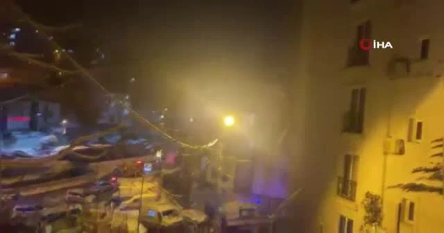 Kayan araç aşağıya uçup takla attı