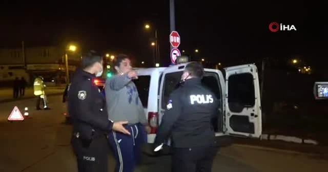 Kısıtlamayı delen alkollü sürücü kaza yaptı