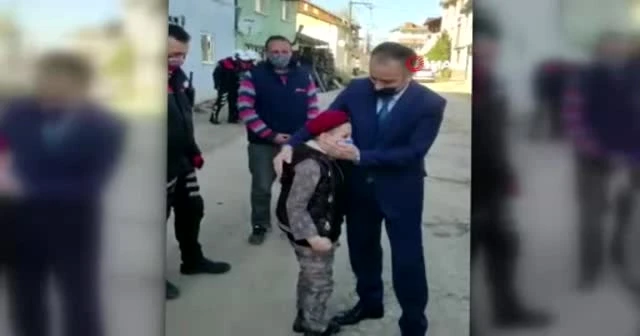 Küçük Umut'a polis amcalarından ziyaret