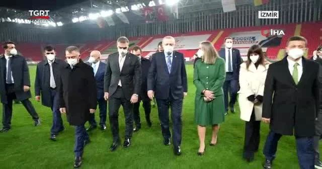 Kürsüde Cumhurbaşkanı, yeşil sahada gol kralı