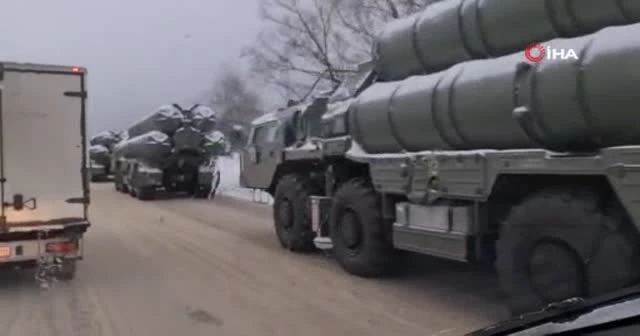Moskova'da S-400 taşıyan araçlar kaza yaptı