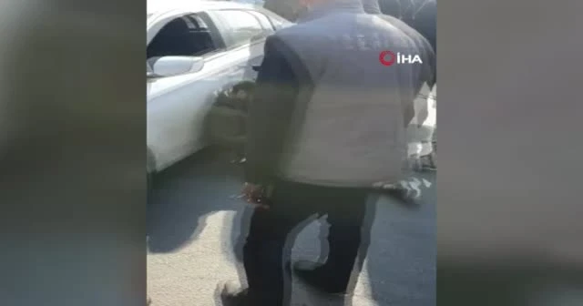 Motosikletteki 2 kişinin takla attığı feci kaza kamerada