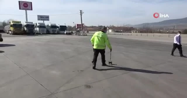 Otomobil benzin istasyonuna daldı, faciadan dönüldü
