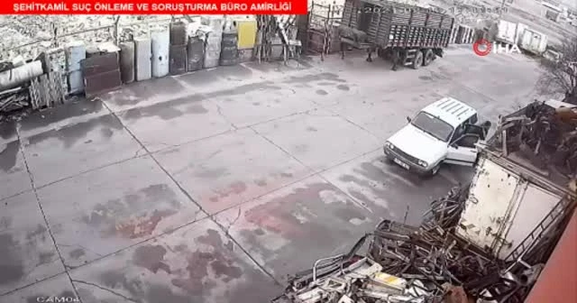 Otomobille gelen hırsızları demir çubukla kovaladı