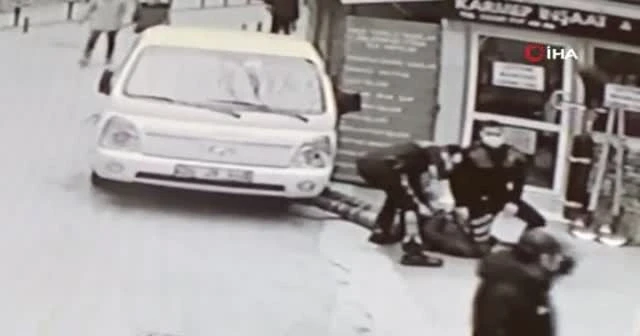 Polisten kaçan şüpheliye vatandaştan darp