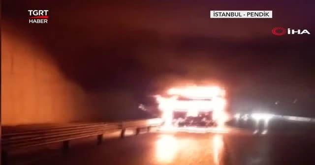 Seyir halindeki kamyoneti alevler sardı