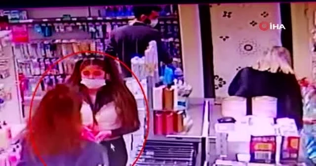Sinsice yaklaşıp telefonu böyle çaldı