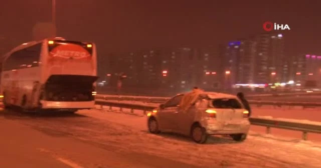 Tır, yolcu otobüsü ve otomobil kaza yaptı, yol trafiğe kapandı