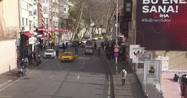 Vicdansız sürücü gence çarpıp böyle kaçtı