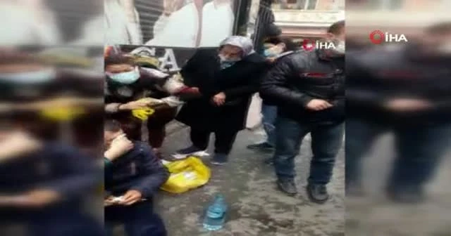 Yaşlı adamı sokak ortasında dövüp kaçtı