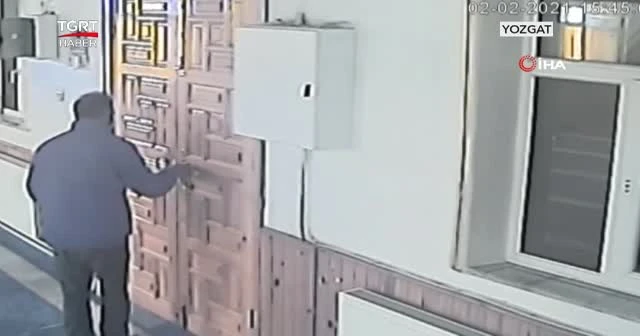 ''Cami faresi'' yakalandı