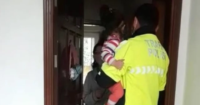 2 yaşındaki çocuk polisin dikkati sayesinde kurtuldu