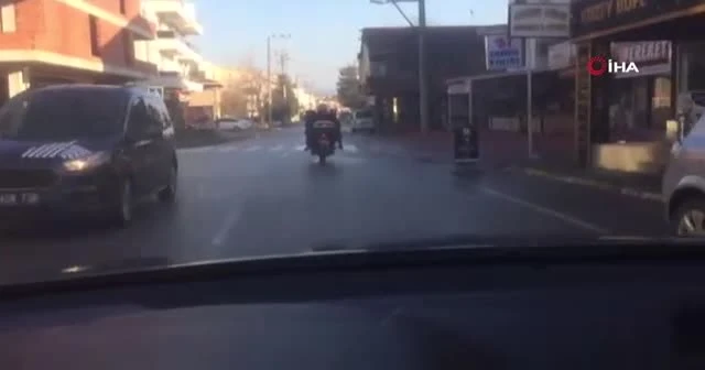 4 kişilik ailenin motosikletle tehlikeli yolcuğu şaşırttı
