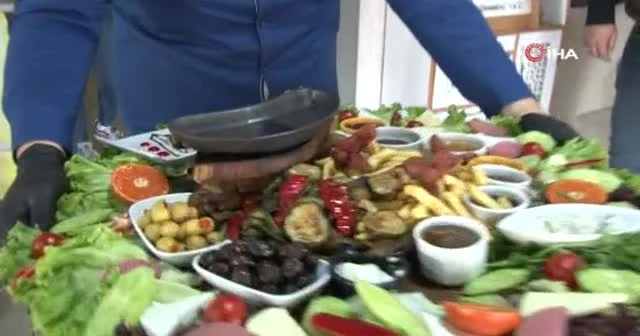 Ankaralı esnaf kontrollü normalleşmeyi davul ve zurna ile kutladı