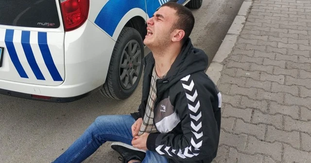 Araçtan düşen eşinin arkasından gözyaşlarına boğuldu