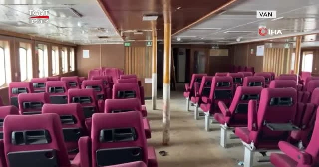 Atıl durumdaki feribot yüzen otel oluyor