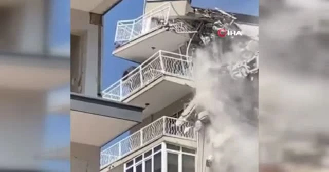 Bina yıkılırken düşen kedi ağır yaralandı