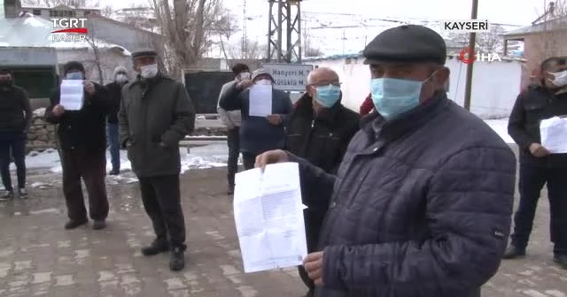 Borç yüzünden mahalleyi satılığa çıkardılar