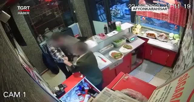 Çiğ köfte acılı diye darp etti