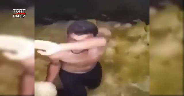 Çıplak ayakla turşu bidonunun içine girdi