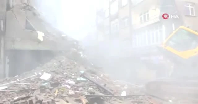 Elazığlı esnaf, yıkıma klarnetle eşlik etti