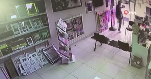 Film sahnelerinin aratmayan pompalı tüfekli kovalamaca kamerada: 1 yaralı