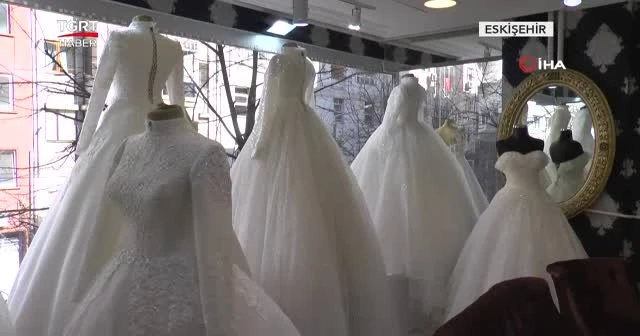 Gelinler sipariş için tarih bekliyor