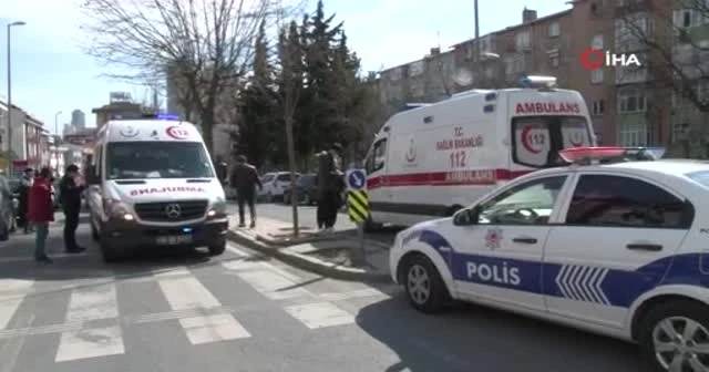 Hız yapan motokurye genç kadına çarptı