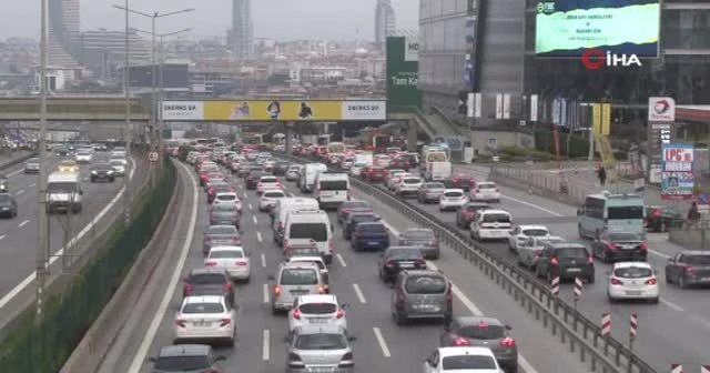 İstanbul'da kısıtlama sonrası trafik yoğunluğu