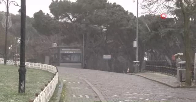 İstanbul'da lapa lapa kar yağdı