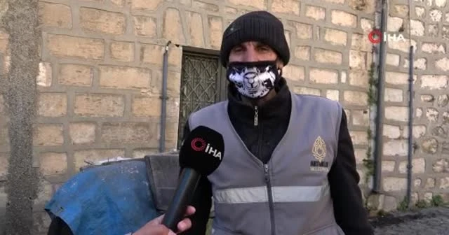 Kadrolu eşekler ilçenin çöp yükünü çekiyor
