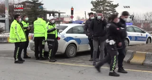 Kamyon kasasından 114 kaçak yolcu çıktı