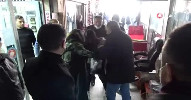 Kimlik soran polislerle tartıştılar