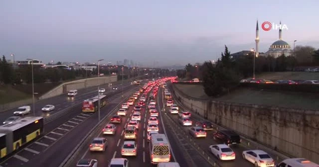 Kısıtlama sonrası İstanbul'da trafik yoğunluğu