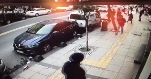 Otomobilin çarptığı kadın metrelerce savruldu