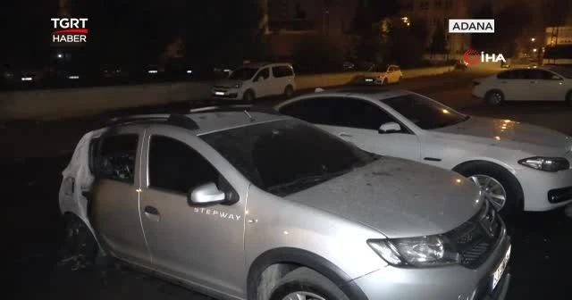 Park halindeki 2 otomobil kundaklandı