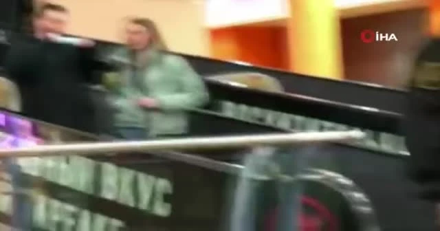 Rusya'da maske takmayanlara “dayak” şakası