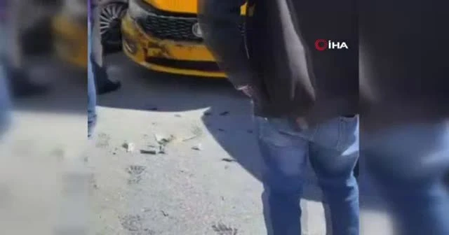 Taksi durağına dalan hafif ticari araç ortalığı birbirine kattı