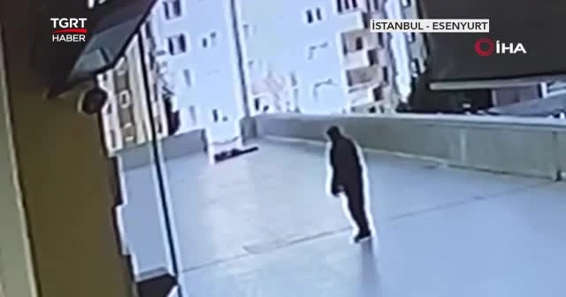 Telefonunu tutmak isterken 12. Kattan düştü