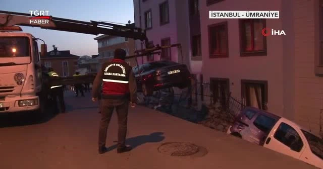 Yer yarıldı araçlar içine girdi