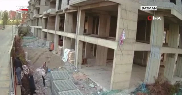 20 dakikada inşaatı soydular