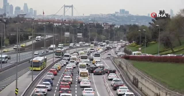 56 saatlik kısıtlamanın sonlanmasıyla E-5'te trafik yoğunluğu